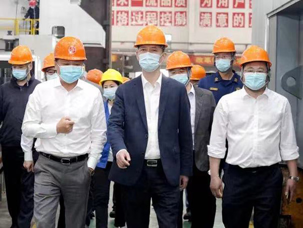 市政府黨組成員、新區黨工委副書(shū)記錢(qián)洪文蒞臨我司考察指導.jpg